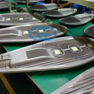 ประกอบโคมไฟถนน LED ชนิด COB 150W