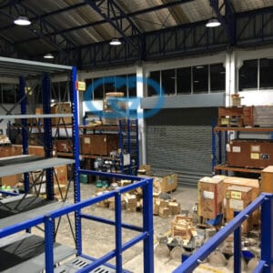 โคม High Bay ติดตั้งสูง 8 เมตร สำหรับคลังสินค้า ควบคุมให้แสงแย้งตาต่ำ